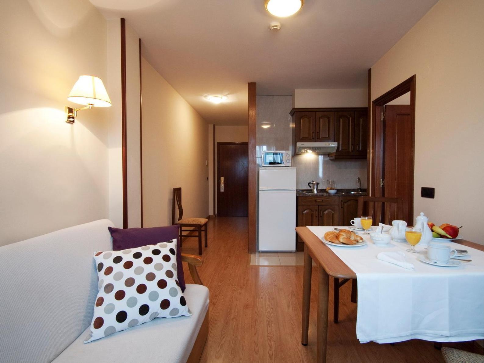 Hotel Y Apartamentos Arias นาเวีย ภายนอก รูปภาพ