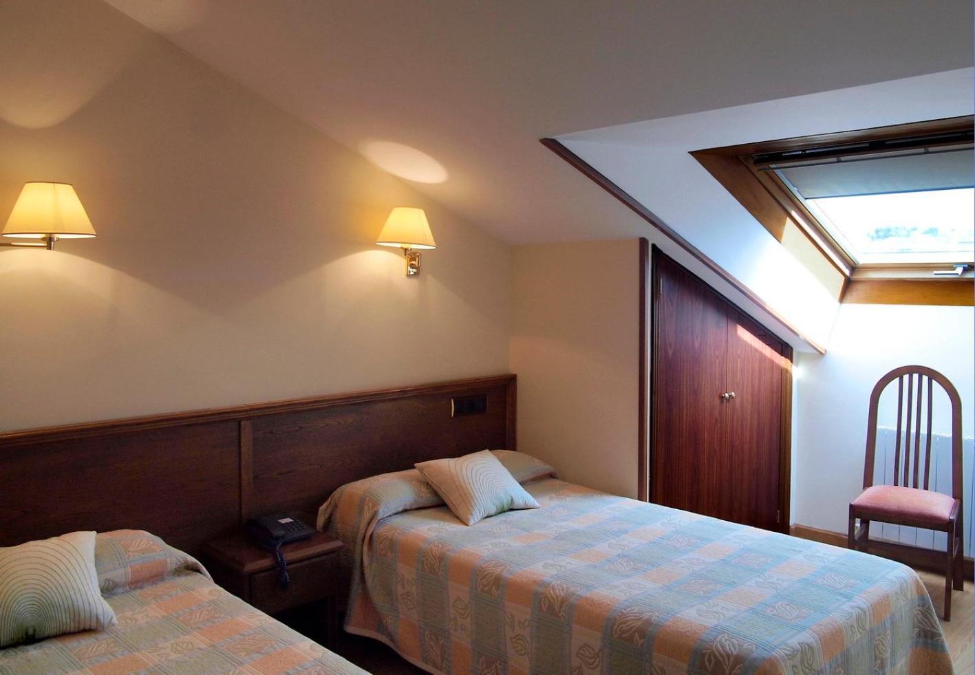 Hotel Y Apartamentos Arias นาเวีย ภายนอก รูปภาพ