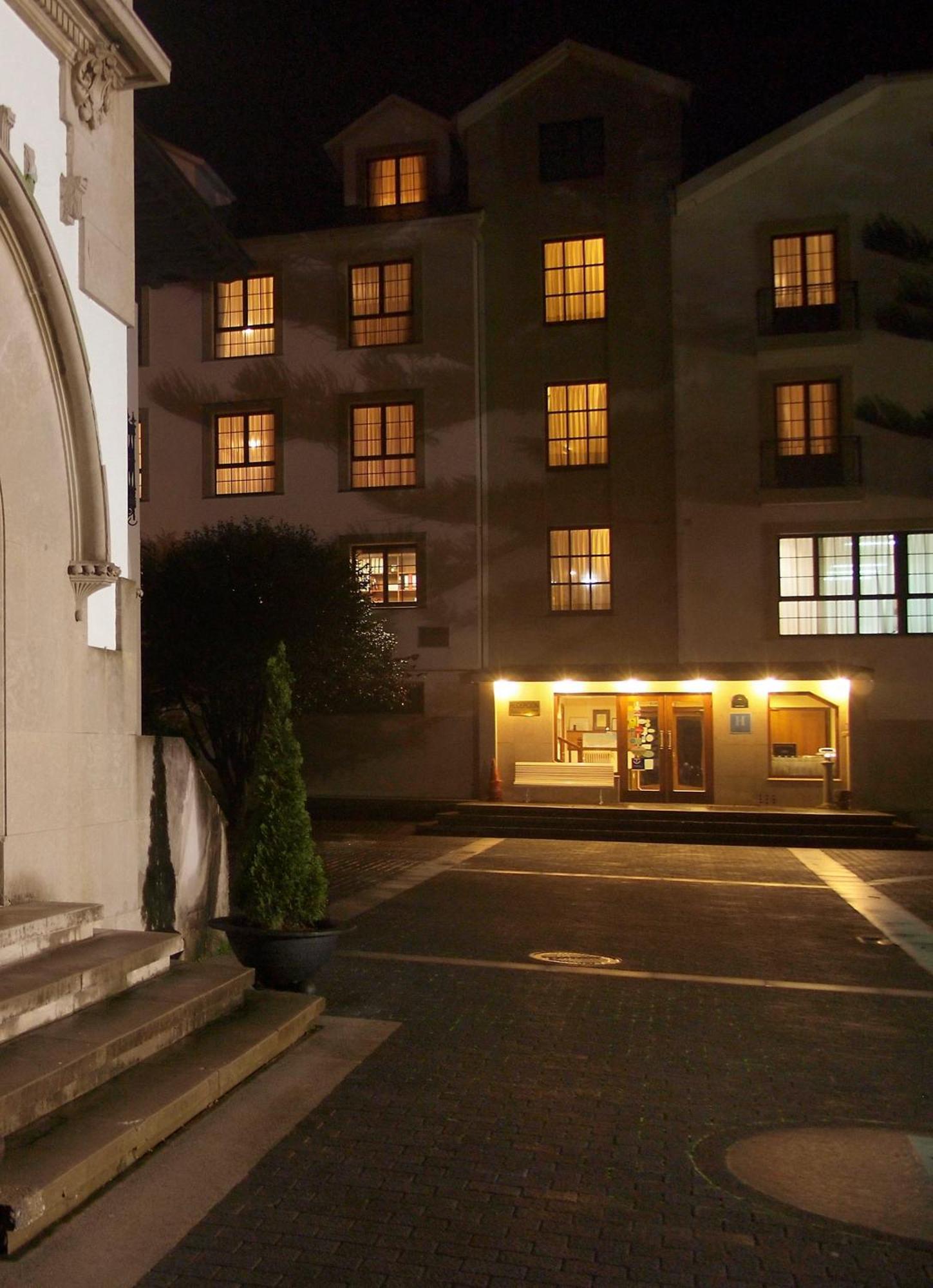 Hotel Y Apartamentos Arias นาเวีย ภายนอก รูปภาพ