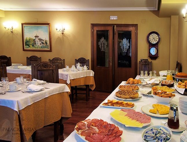 Hotel Y Apartamentos Arias นาเวีย ภายนอก รูปภาพ