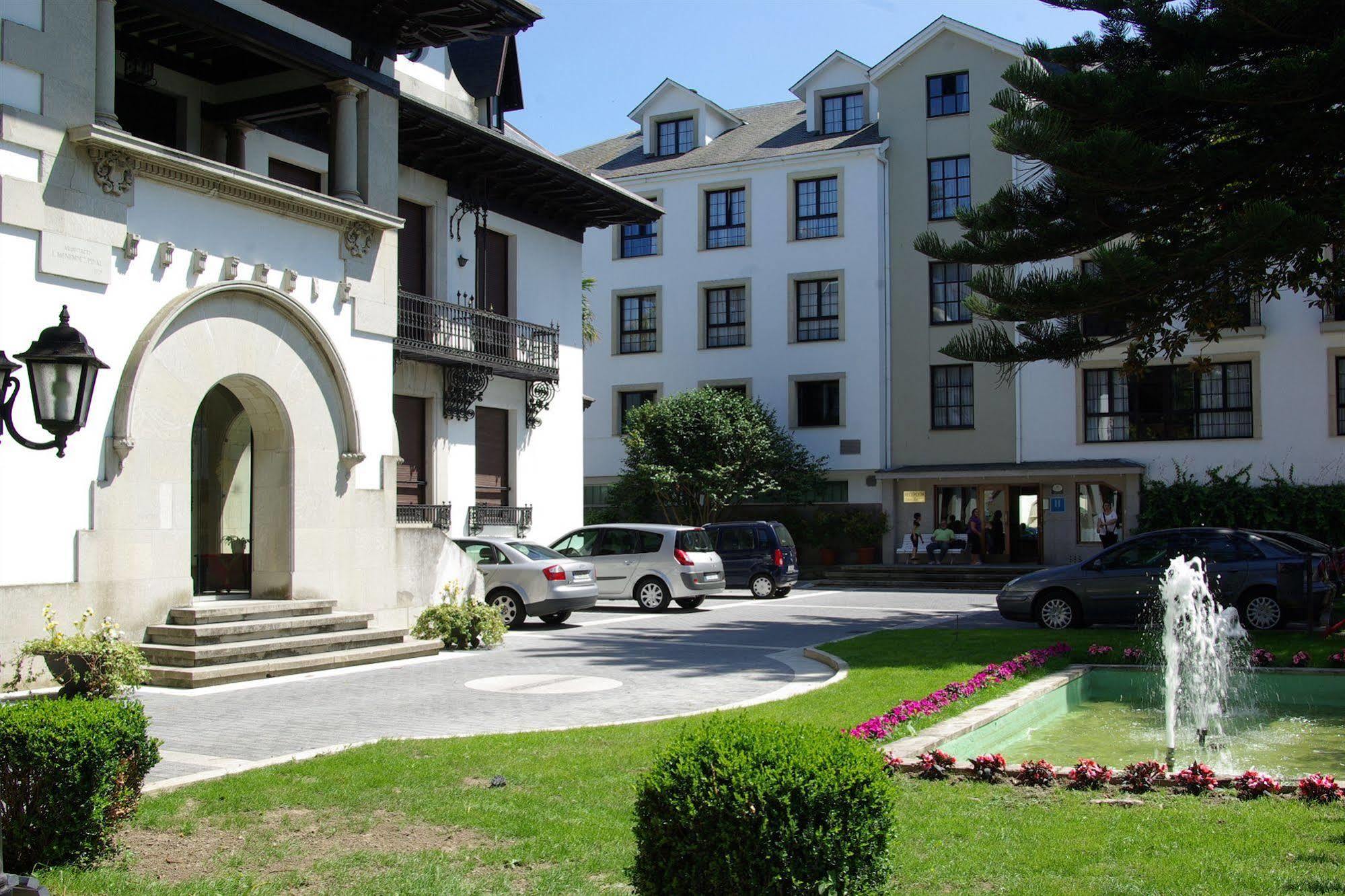 Hotel Y Apartamentos Arias นาเวีย ภายนอก รูปภาพ