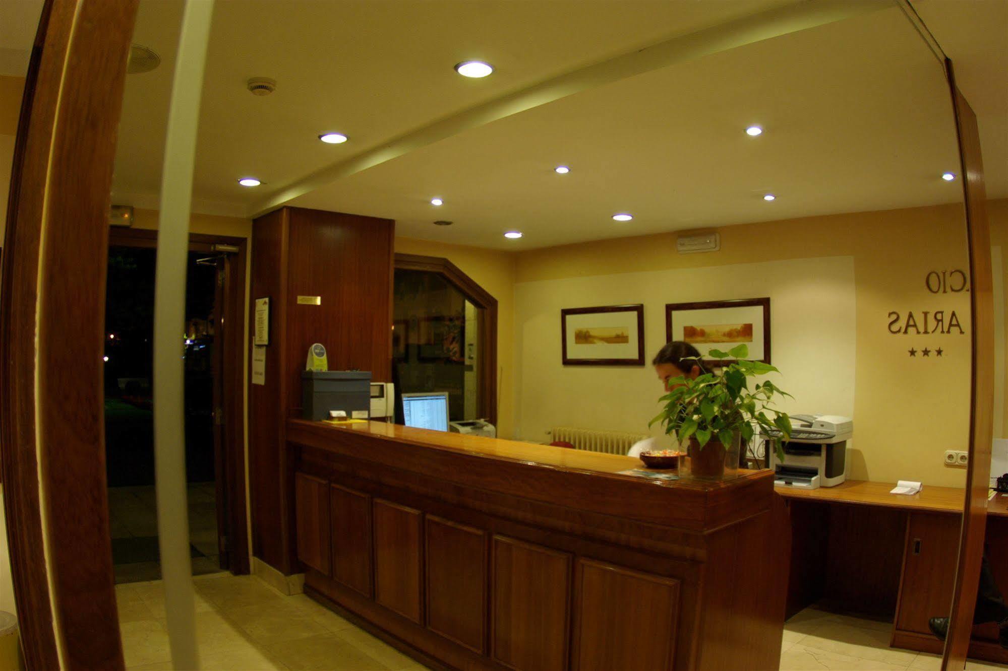 Hotel Y Apartamentos Arias นาเวีย ภายนอก รูปภาพ