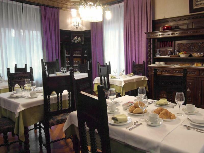 Hotel Y Apartamentos Arias นาเวีย ภายนอก รูปภาพ
