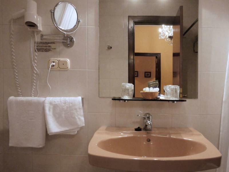 Hotel Y Apartamentos Arias นาเวีย ภายนอก รูปภาพ