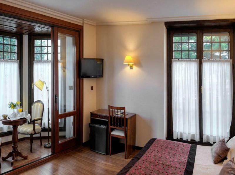 Hotel Y Apartamentos Arias นาเวีย ภายนอก รูปภาพ