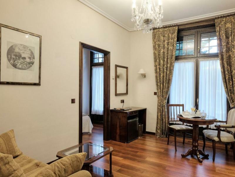 Hotel Y Apartamentos Arias นาเวีย ภายนอก รูปภาพ
