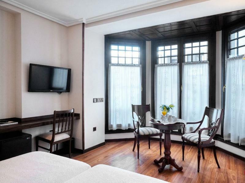 Hotel Y Apartamentos Arias นาเวีย ภายนอก รูปภาพ