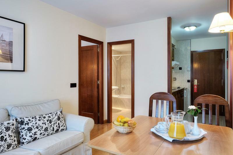 Hotel Y Apartamentos Arias นาเวีย ภายนอก รูปภาพ